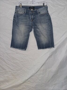 Lucky Brand 90’s Y2K Light Wash Denim Bermuda Shorts With Raw Hem